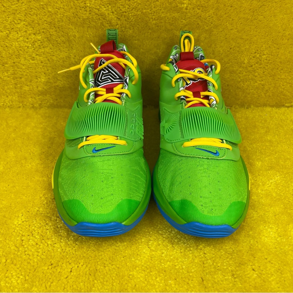 Brand: Nike  
Department: Men  
Type: Athletic  
US Shoe Size: 12  
Color: Green